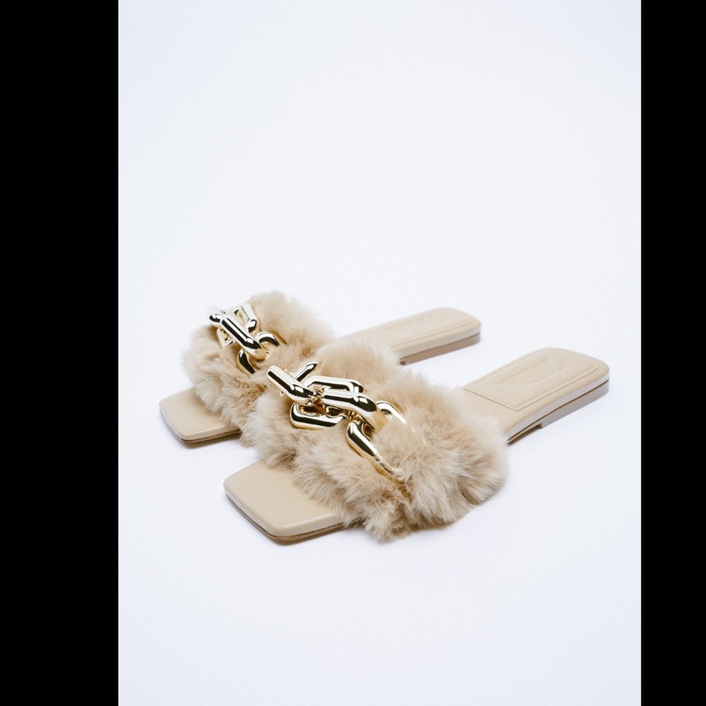 NEW! Zara low heel faux fur sandals with buckle!